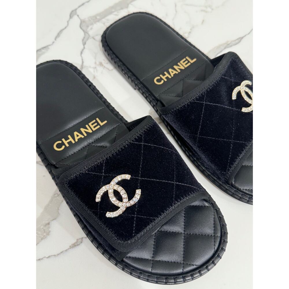 Chanel 23M Black Velvet Crystal CC Logo Hotel Mule Slide Slip On Flat Sandal 40 - Picture 14 of 16